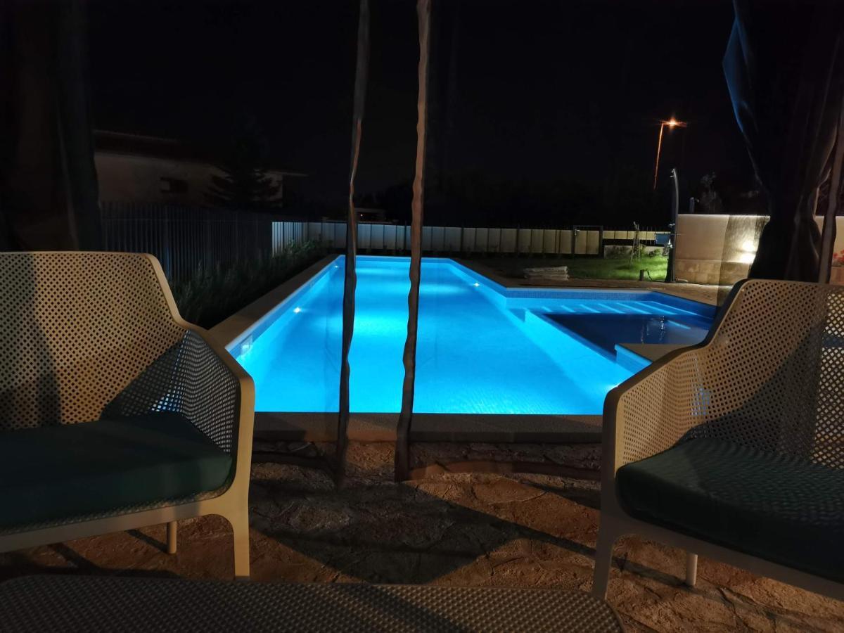 Villa Mater - Luxuriously Equipped Villa With A 15M Long Swimming Pool Žrnovnica エクステリア 写真