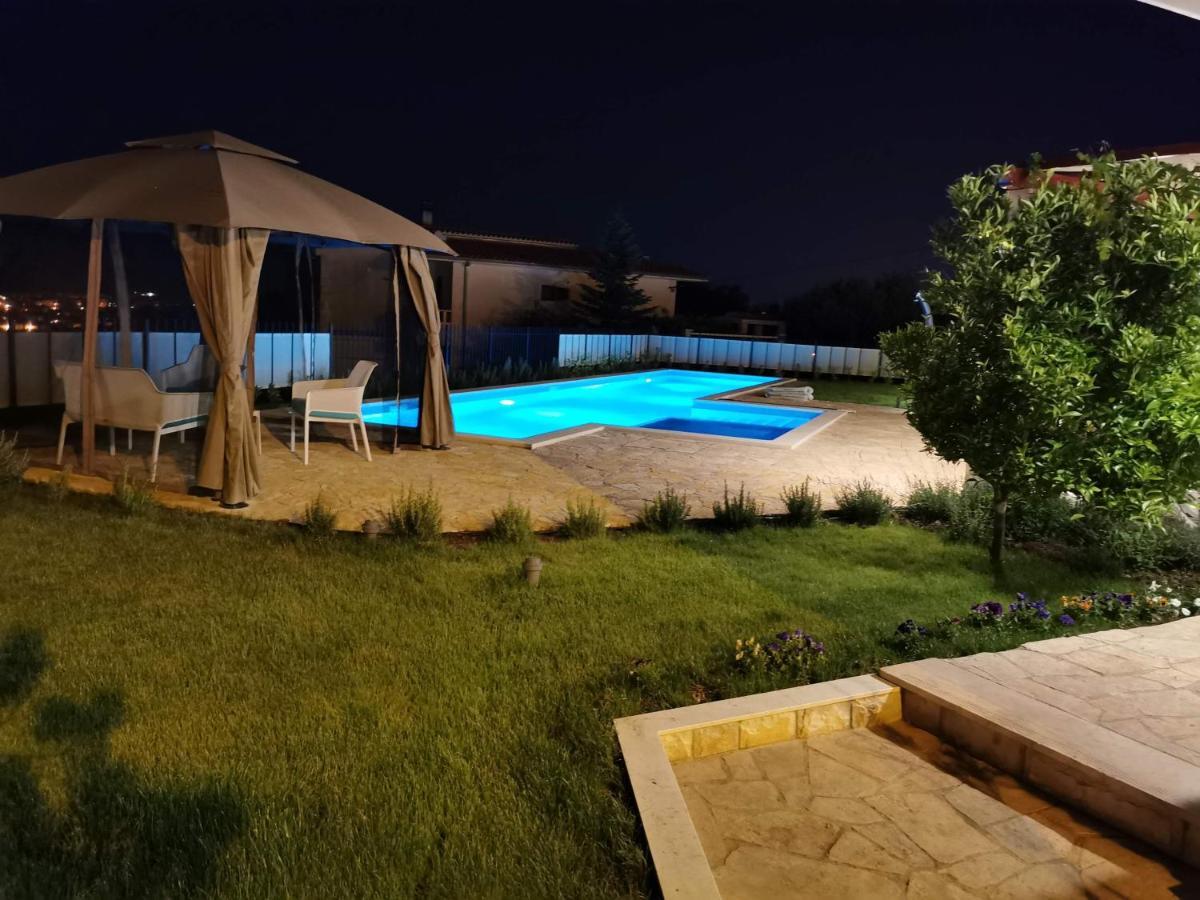 Villa Mater - Luxuriously Equipped Villa With A 15M Long Swimming Pool Žrnovnica エクステリア 写真