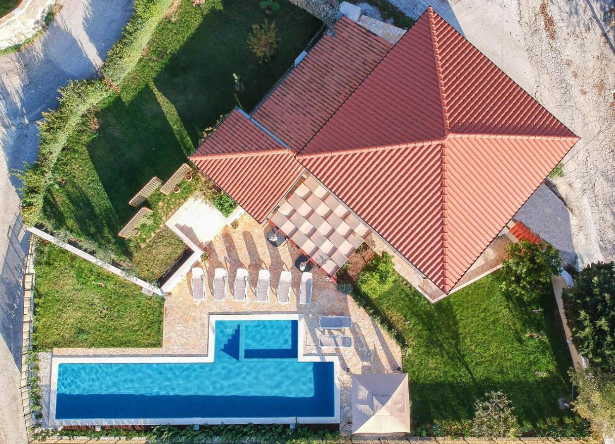Villa Mater - Luxuriously Equipped Villa With A 15M Long Swimming Pool Žrnovnica エクステリア 写真
