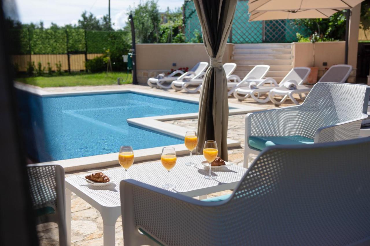Villa Mater - Luxuriously Equipped Villa With A 15M Long Swimming Pool Žrnovnica エクステリア 写真