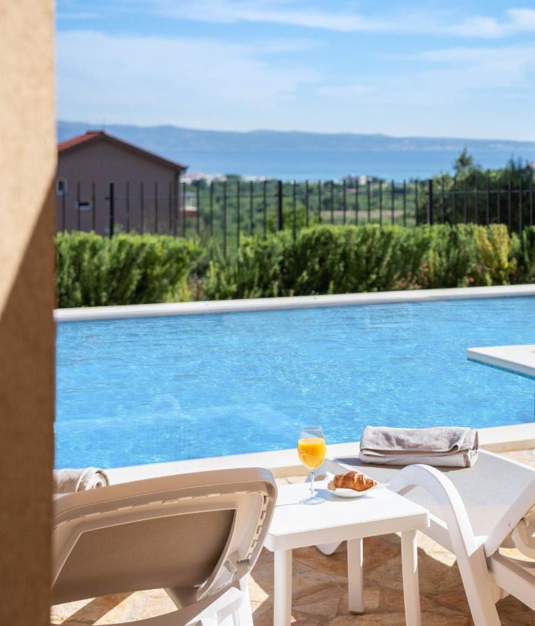 Villa Mater - Luxuriously Equipped Villa With A 15M Long Swimming Pool Žrnovnica エクステリア 写真