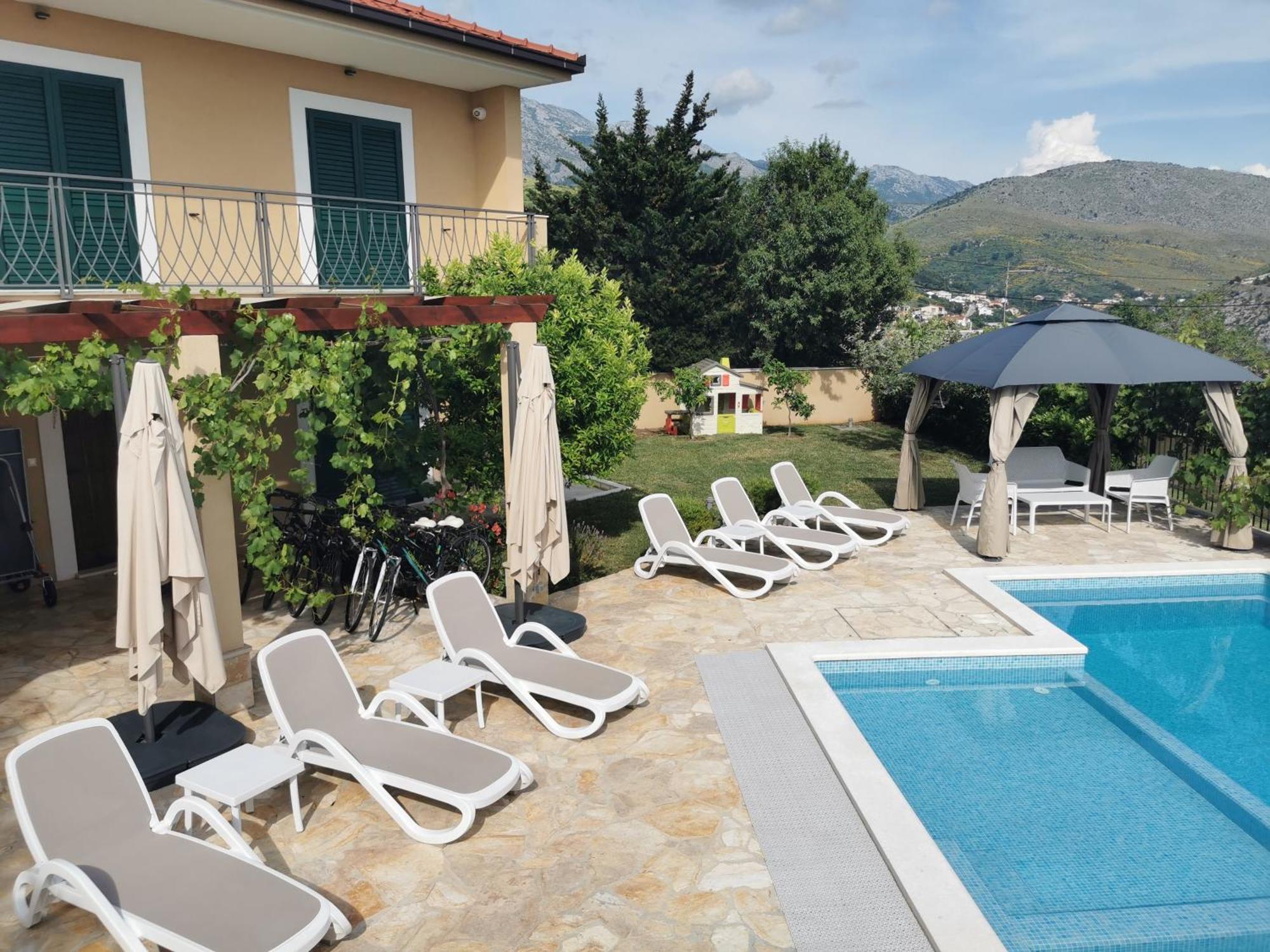 Villa Mater - Luxuriously Equipped Villa With A 15M Long Swimming Pool Žrnovnica エクステリア 写真