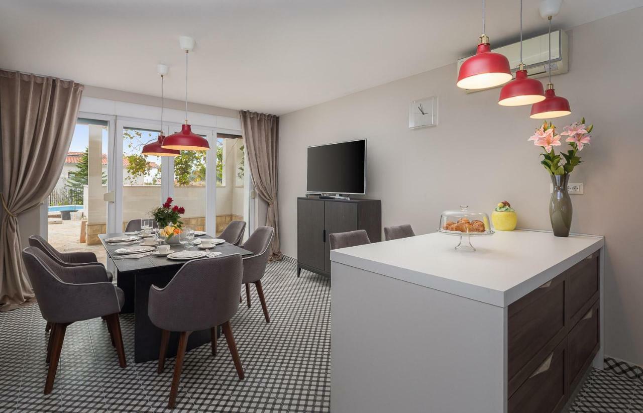 Villa Mater - Luxuriously Equipped Villa With A 15M Long Swimming Pool Žrnovnica エクステリア 写真