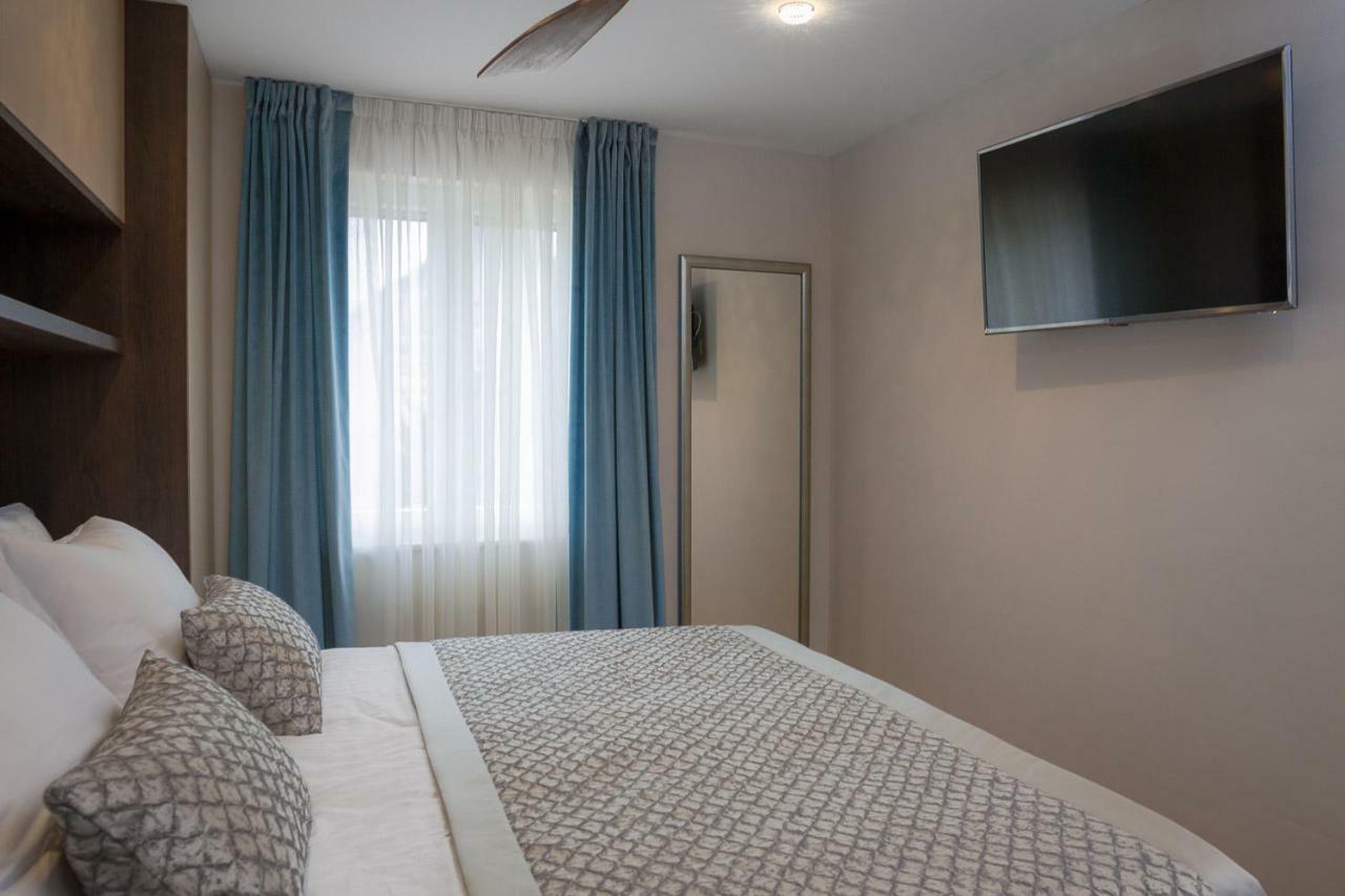 Villa Mater - Luxuriously Equipped Villa With A 15M Long Swimming Pool Žrnovnica エクステリア 写真