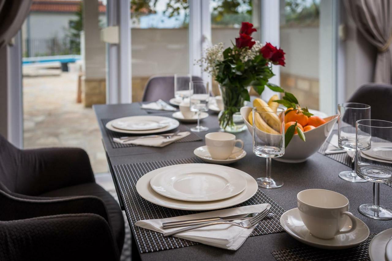 Villa Mater - Luxuriously Equipped Villa With A 15M Long Swimming Pool Žrnovnica エクステリア 写真